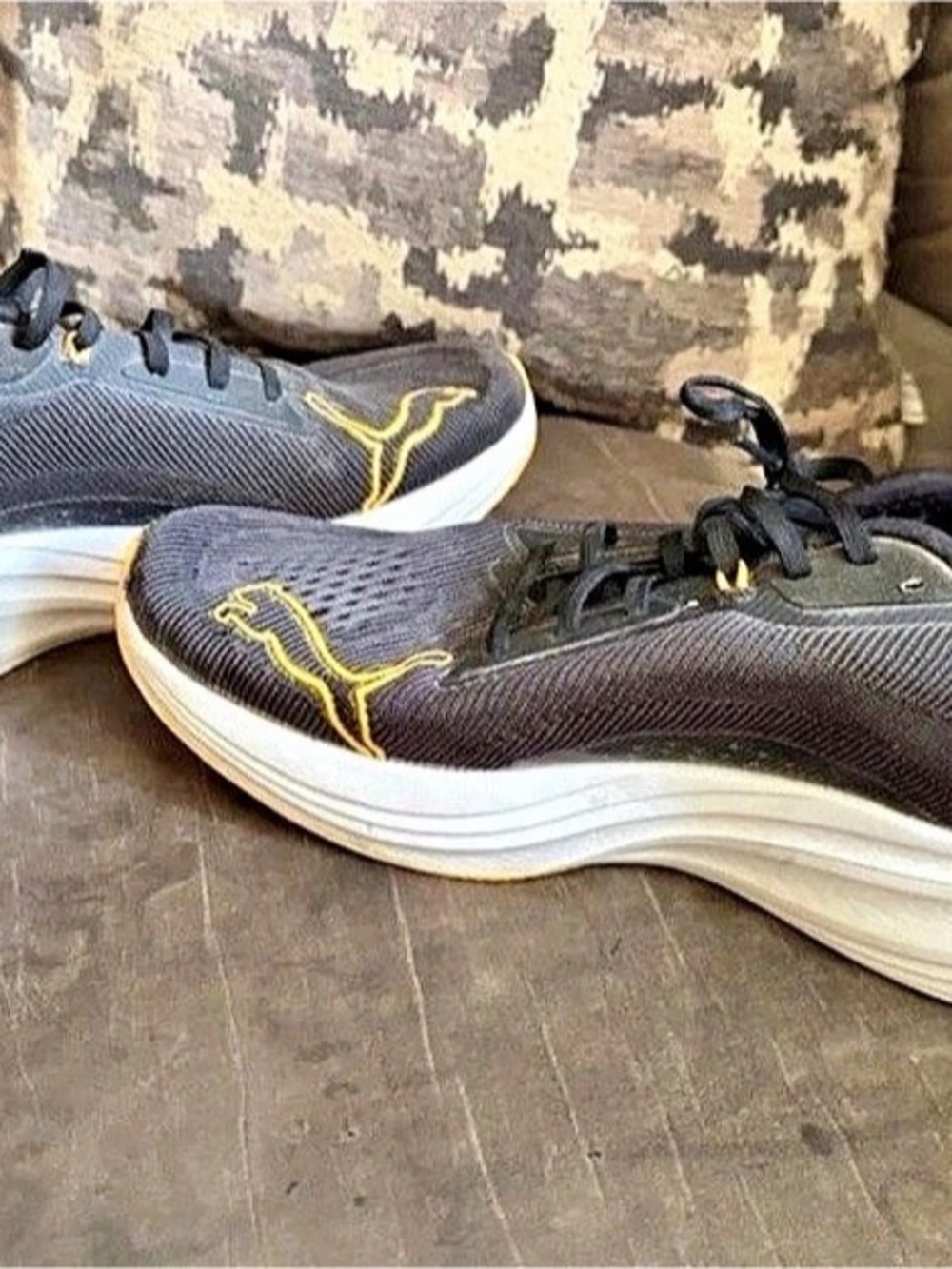 Puma Velocity Nitro 3 Men’s Athletic Shoes US 9.5 Black & Yellow